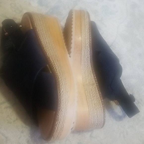 Shoes - Picture 5 of 6